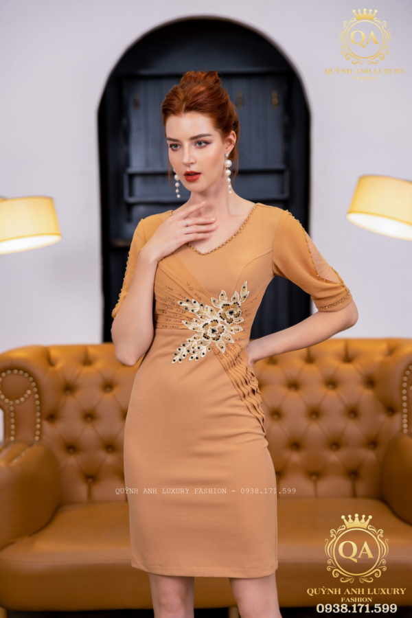 Đầm Suông Tone Nude Kết Hoa Đính Đá Luxury Lily Dress
