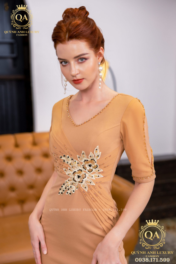 Đầm Suông Tone Nude Kết Hoa Đính Đá Luxury Lily Dress