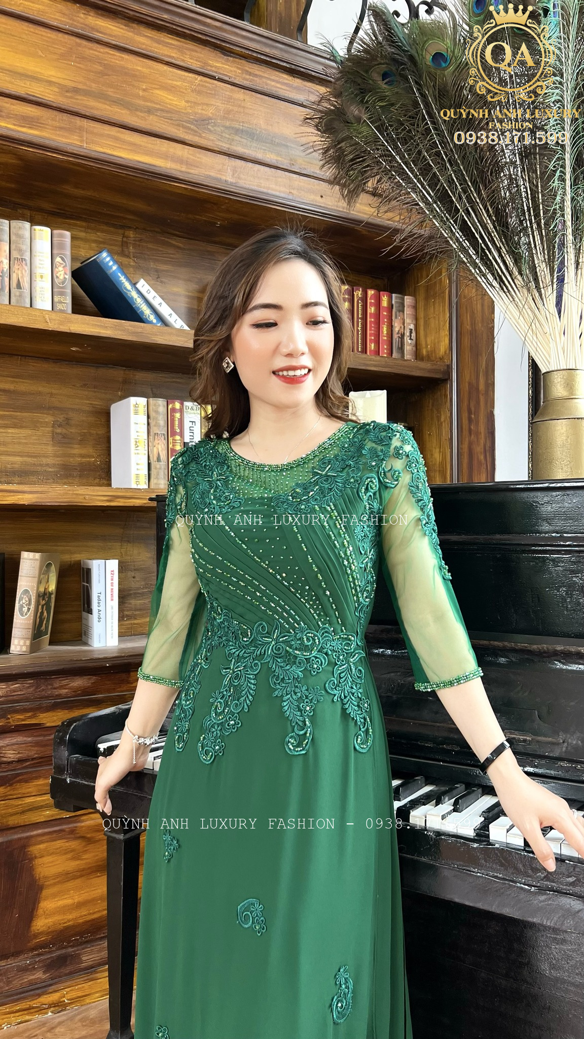 vay-da-hoi-ao-dai-xanh-reu-trung-nien-sang-trong-cao-cap-florence-dress-3 Váy Dạ Hội Áo Dài Xanh Rêu Trung Niên Sang Trọng Cao Cấp Florence Dress