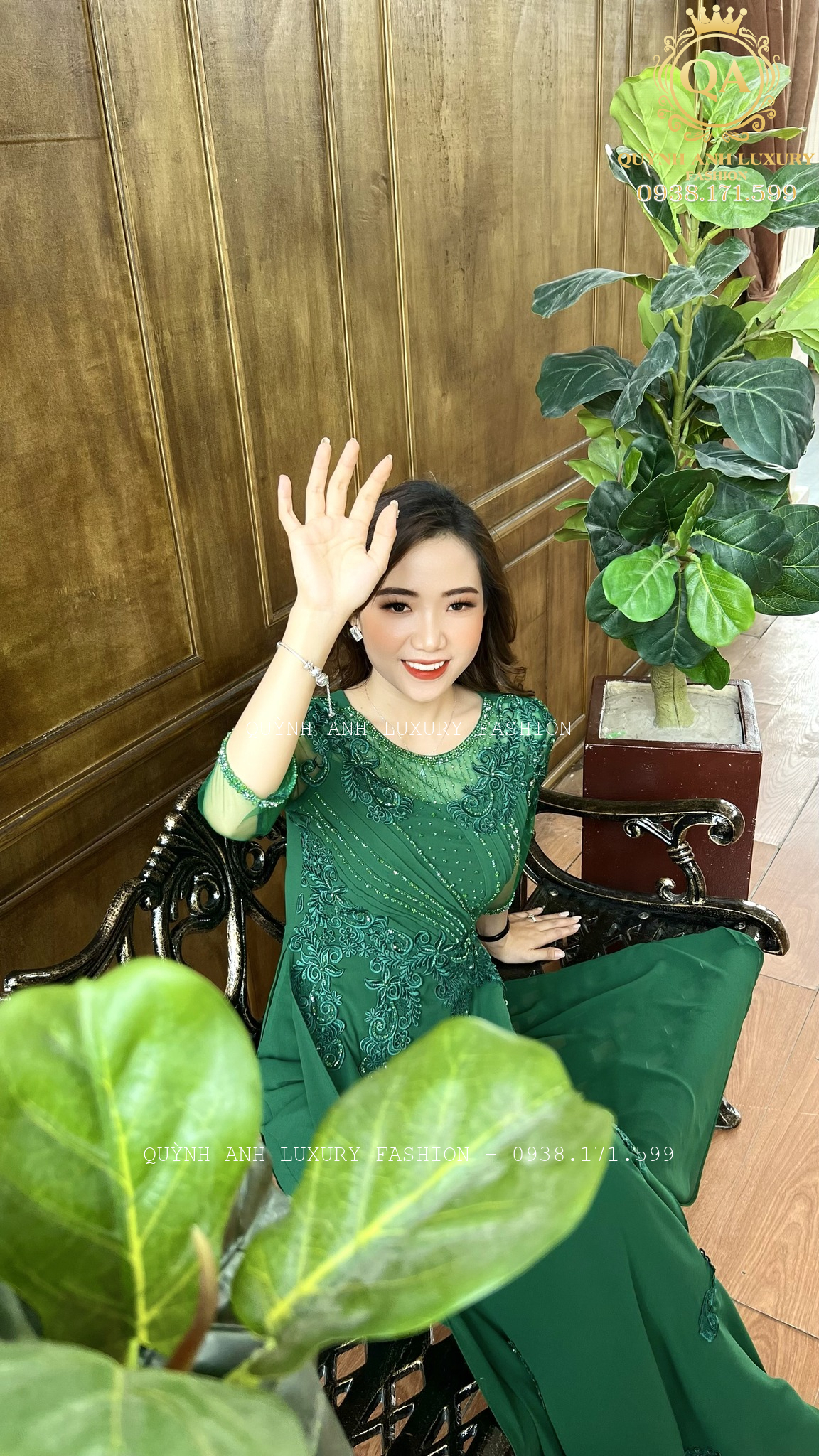 vay-da-hoi-ao-dai-xanh-reu-trung-nien-sang-trong-cao-cap-florence-dress-4 Váy Dạ Hội Áo Dài Xanh Rêu Trung Niên Sang Trọng Cao Cấp Florence Dress