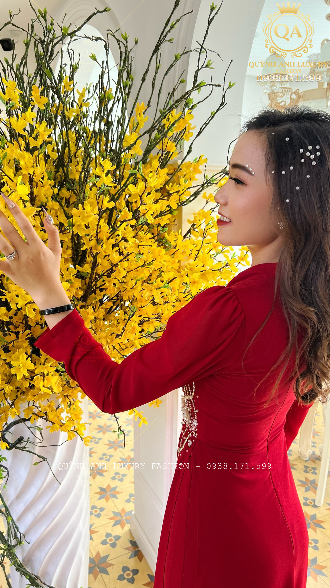 ao-dai-da-hoi-co-nu-hoang-do-tay-dai-dinh-da-cao-cap-hera-dress-4 Áo Dài Dạ Hội Cổ Nữ Hoàng Đỏ Tay Dài Đính Đá Cao Cấp Hera Dress