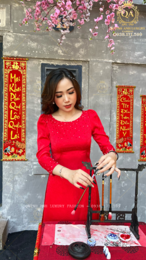 Áo Dài Đỏ Truyền Thống Gấm Hoàng Gia Cổ Tròn Tay Lỡ Cao Cấp Kora Dress