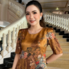 Đầm Suông Hoa 3D Tone Vàng Đồng Cổ Tròn Cao Cấp Olwen Dress
