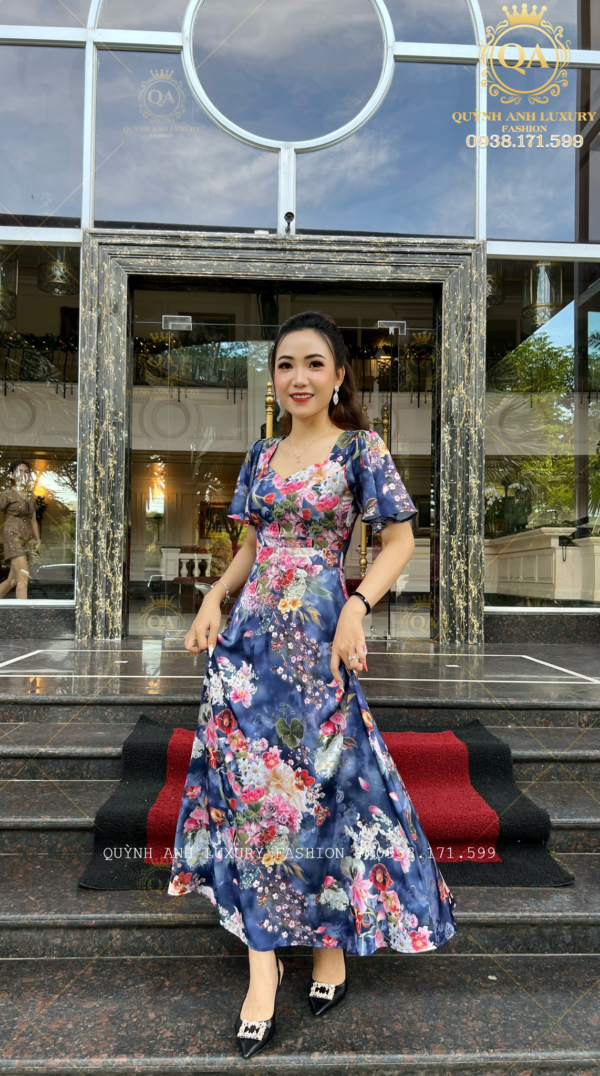 Đầm Xoè Hoa Xanh Đen Cổ V Tay Loe Lụa Ánh Kim Cao Cấp Larissa Dress