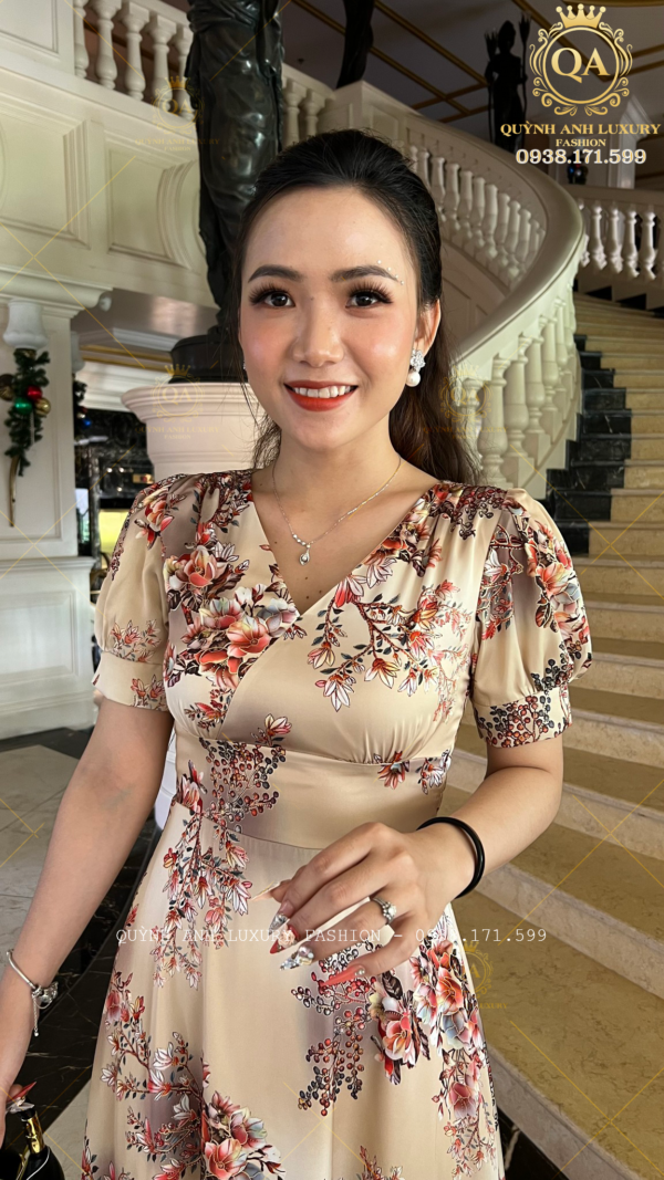 Đầm Xoè Hoa Tone Kem Cổ V Tay Phồng Lụa Ánh Kim Cao Cấp Lealia Dress