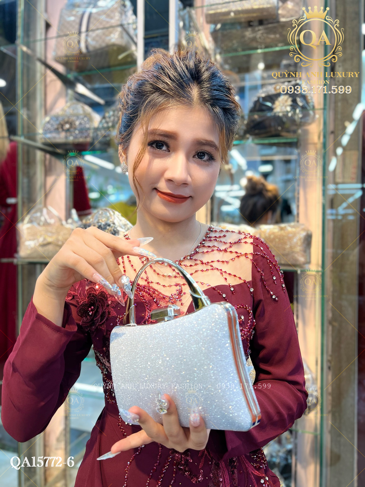tui-xach-trung-nien-no-bac-dinh-da-kim-cuong-pha-le-cao-cap-qa15772-6-3 Túi xách trung niên nơ bạc đính đá kim cương pha lê cao cấp QA15772-6