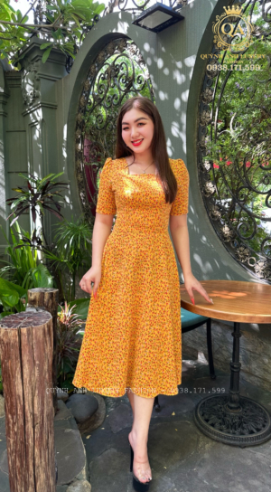 Váy Xoè Hoa Nhí Vàng Cổ Vuông Nữ Tính QA6488