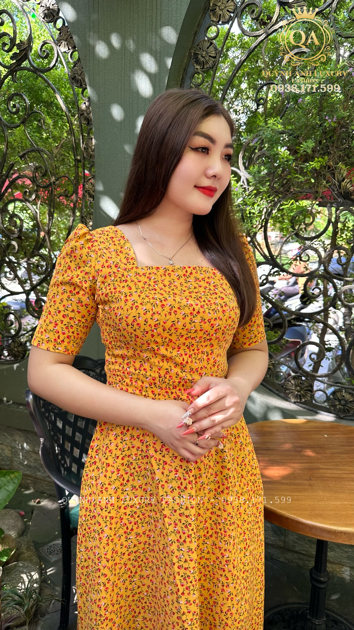 Váy Xoè Hoa Nhí Vàng Cổ Vuông Nữ Tính QA6488