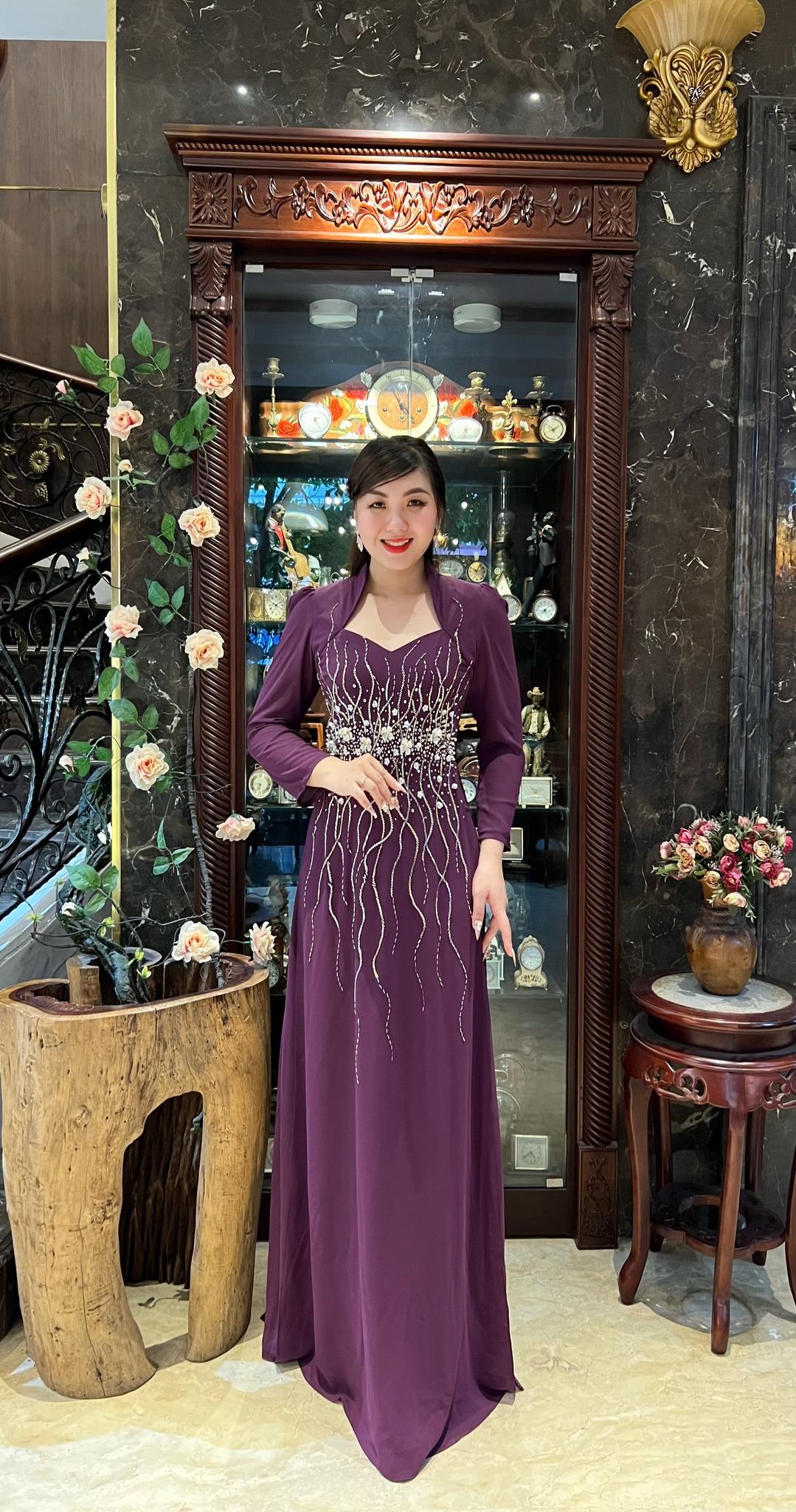 Bộ sưu tập đầm cổ nữ hoàng cao cấp tại Quỳnh Anh Luxury