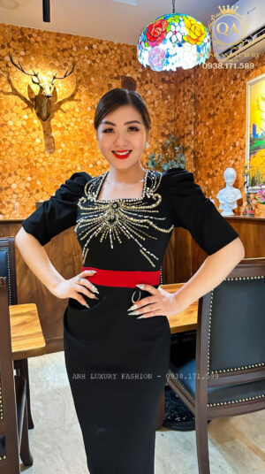 Đầm Body Dự Tiệc Đen Cổ Vuông Kết Đá Ngọc Trai Cao Cấp Celina Dress