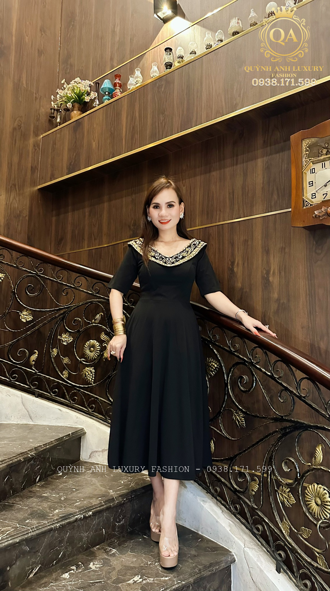 Đầm Xòe Đen Cổ V Đính Đá Maris Dress