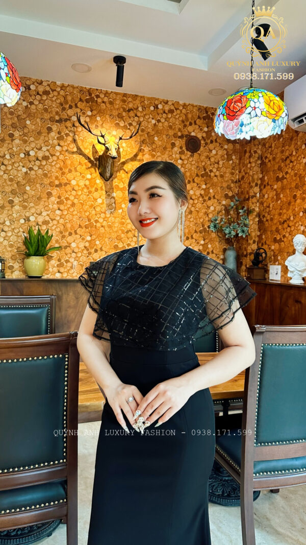 Đầm Body Đen Cổ Tròn Phối Voan Lunar Dress