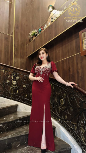 Đầm Dạ Hội Xẻ Tà Đỏ Rượu Cổ Nữ Hoàng Kết Đá Stella Dress
