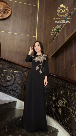 Áo Dài Truyền Thống Đính Đá Pha Lê Kiểu Hoa Sen Màu Đen Uri Dress