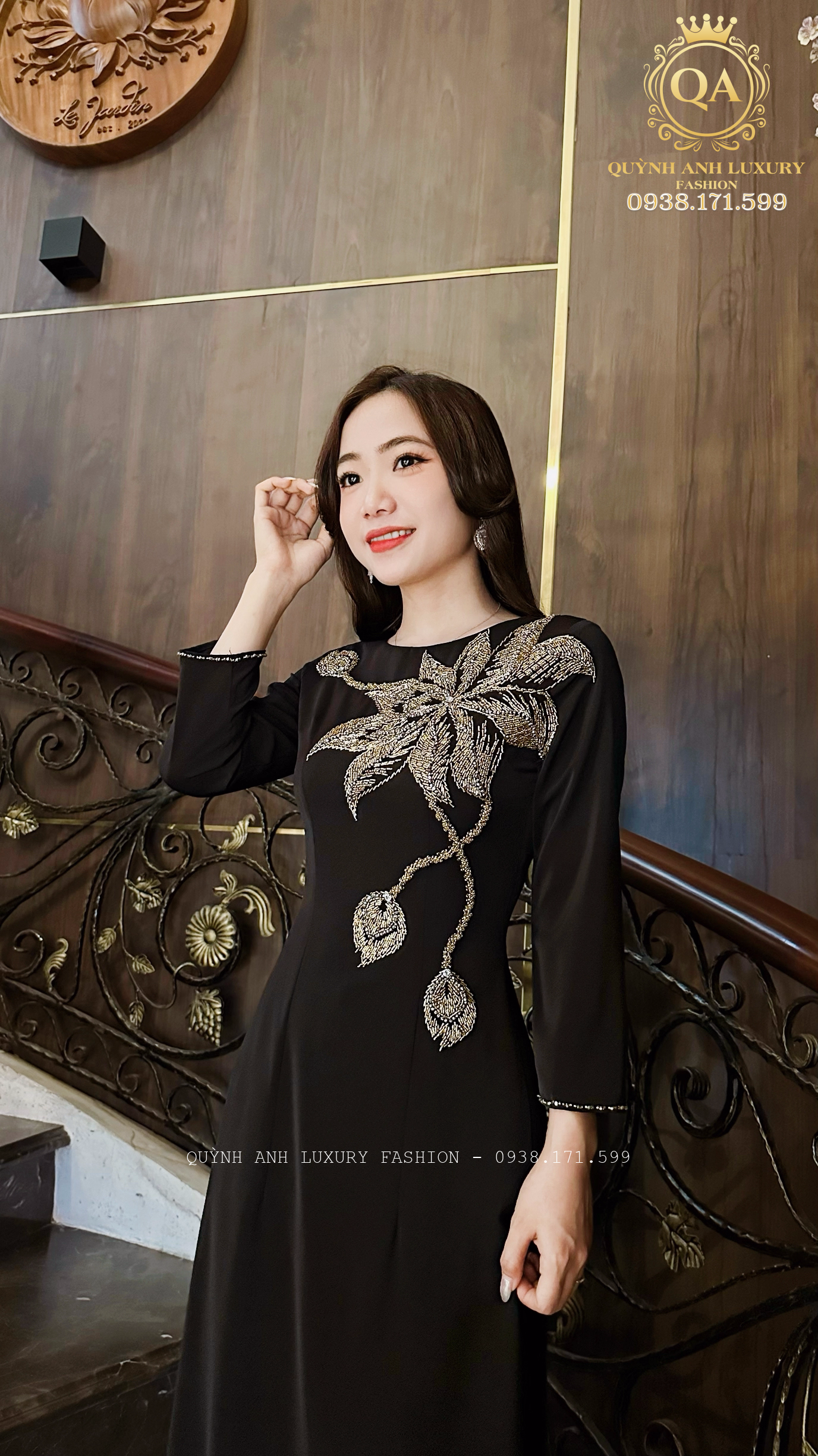 ao-dai-truyen-thong-dinh-da-pha-le-kieu-hoa-sen-mau-den-uri-dress-3