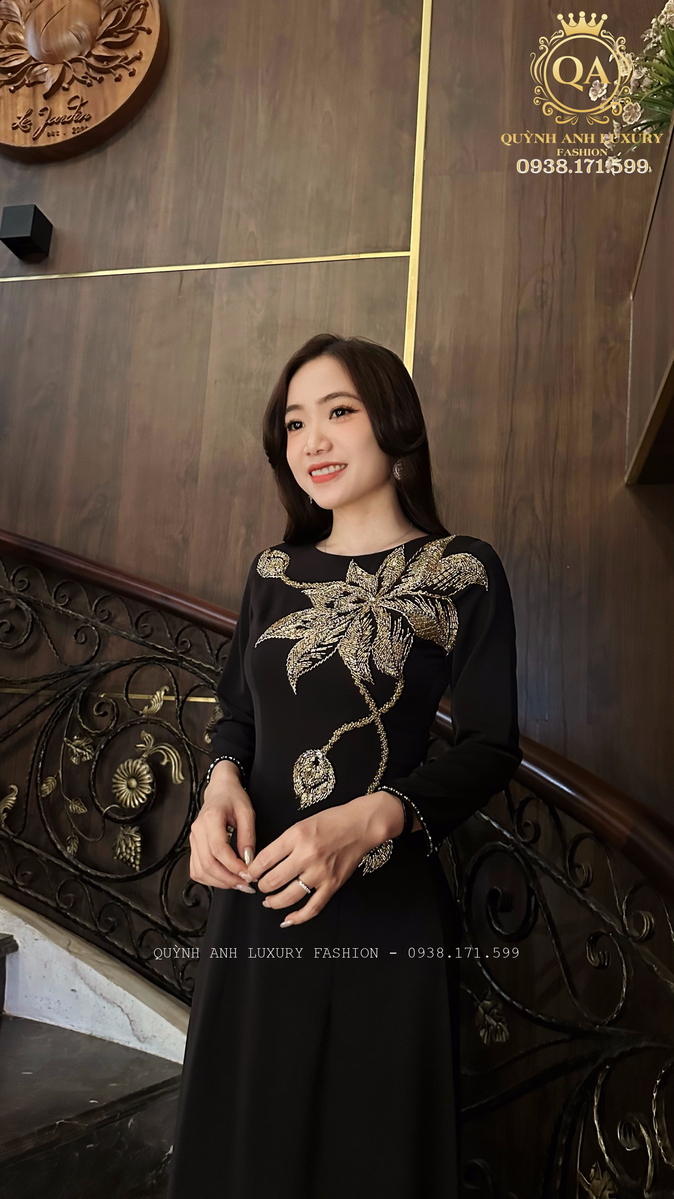 ao-dai-truyen-thong-dinh-da-pha-le-kieu-hoa-sen-mau-den-uri-dress-4