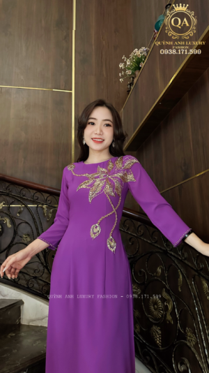 Áo Dài Truyền Thống Đính Đá Pha Lê Kiểu Hoa Sen Màu Tím Uri Dress