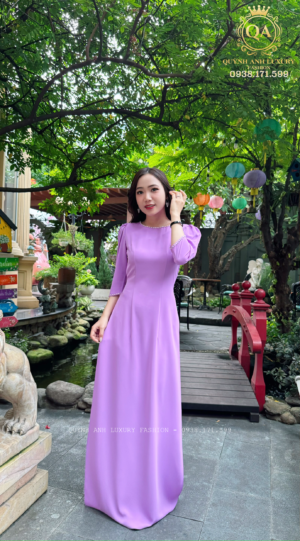 Áo Dài Truyền Thống Lụa Bảo Ngọc Cổ Tròn Kết Ngọc Trai Màu Tím Môn Una Dress