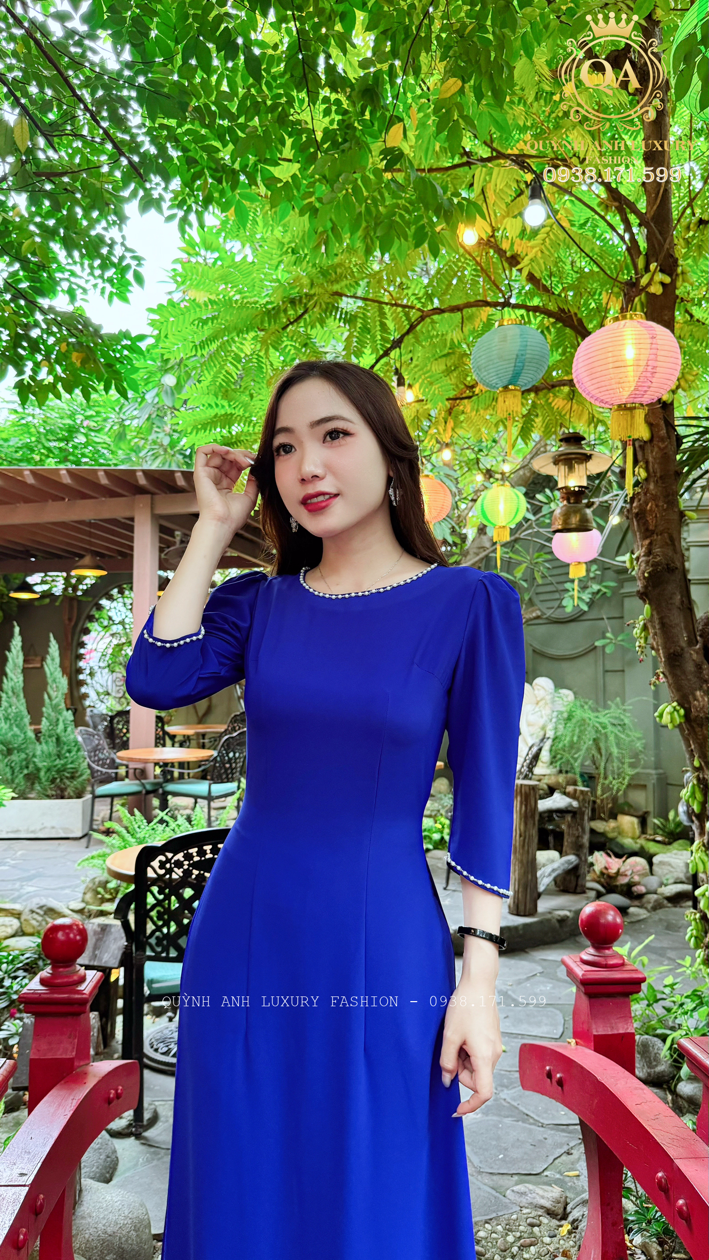 Áo Dài Truyền Thống Lụa Bảo Ngọc Cổ Tròn Kết Ngọc Trai Màu Xanh Coban Una Dress-2