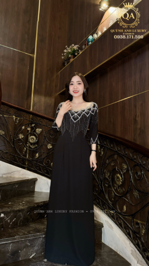 Áo Dài Truyền Thống Lụa Bảo Ngọc Đính Đá Pha Lê Màu Đen 4 Tà Lita Dress