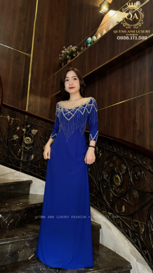 Áo Dài Truyền Thống Lụa Bảo Ngọc Đính Đá Pha Lê Màu Xanh Coban 4 Tà Lita Dress
